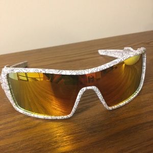 Men’s Oakley sports sunglasses with case